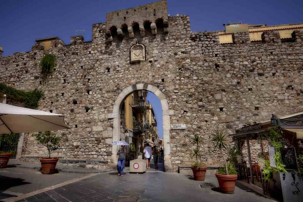 historyczna brama do Taorminy