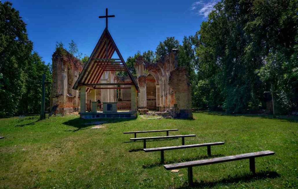 Ruiny kościoła św. Antoniego w Jałówce